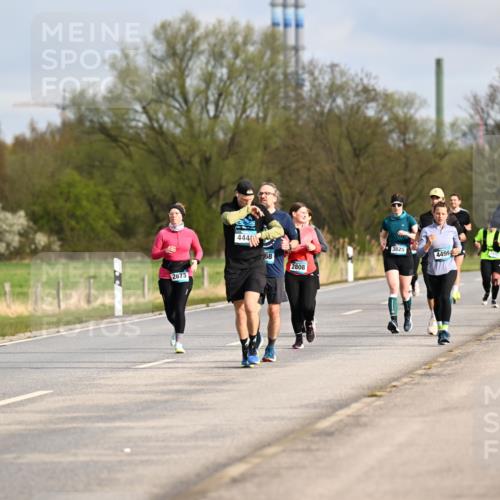12.04.2026 - 45. Internationalen Wilhelmsburger Insellauf Dr. Thomas Lammeyer http://msf.ph/oto/9434915 12.04.2026 09:22:49 Laufen 2673, 444, 3825, 68, 2808, 4499, 4500, 5544 meine-sportfotos.de