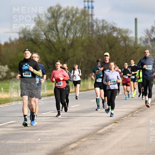 12.04.2026 - 45. Internationalen Wilhelmsburger Insellauf Dr. Thomas Lammeyer http://msf.ph/oto/9434929 12.04.2026 09:22:53 Laufen 2673, 4448, 8, 3825, 2808, 4499, 2914, 4500, 5544 meine-sportfotos.de
