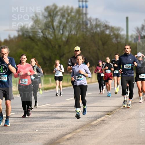 12.04.2026 - 45. Internationalen Wilhelmsburger Insellauf Dr. Thomas Lammeyer http://msf.ph/oto/9434944 12.04.2026 09:22:55 Laufen 4448, 4368, 2808, 4499, 4500, 5544 meine-sportfotos.de