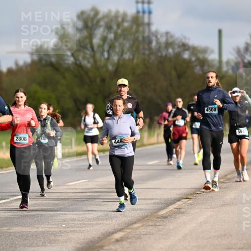12.04.2026 - 45. Internationalen Wilhelmsburger Insellauf Dr. Thomas Lammeyer http://msf.ph/oto/9434948 12.04.2026 09:22:56 Laufen 361, 4368, 2808, 4747, 4493, 4500, 554 meine-sportfotos.de
