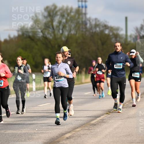 12.04.2026 - 45. Internationalen Wilhelmsburger Insellauf Dr. Thomas Lammeyer http://msf.ph/oto/9434951 12.04.2026 09:22:56 Laufen 361, 4368, 2808, 147, 4499, 4500, 5544 meine-sportfotos.de