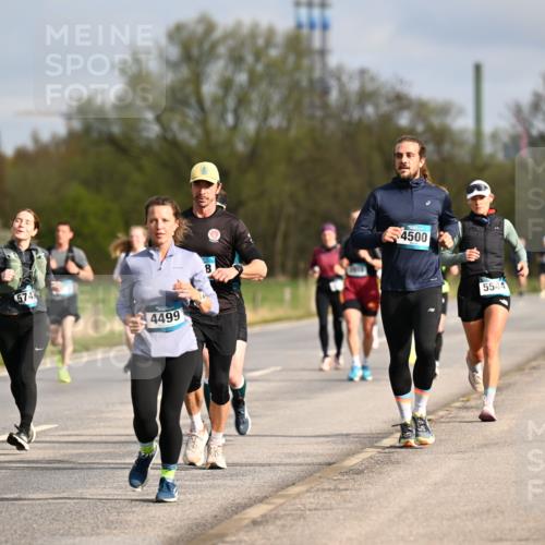 12.04.2026 - 45. Internationalen Wilhelmsburger Insellauf Dr. Thomas Lammeyer http://msf.ph/oto/9434958 12.04.2026 09:22:57 Laufen 2808, 574, 4499, 4500, 5544 meine-sportfotos.de