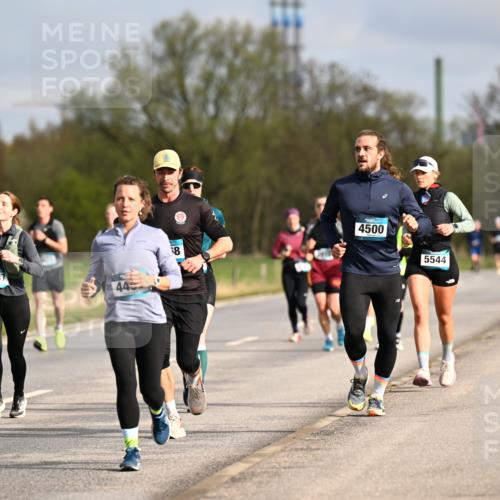 12.04.2026 - 45. Internationalen Wilhelmsburger Insellauf Dr. Thomas Lammeyer http://msf.ph/oto/9434960 12.04.2026 09:22:58 Laufen 147, 2808, 8, 4500, 5544 meine-sportfotos.de