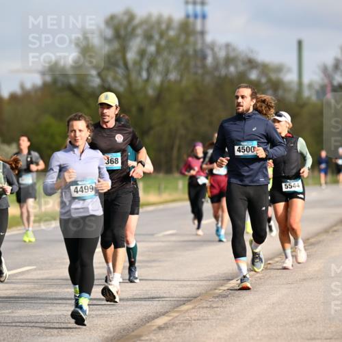 12.04.2026 - 45. Internationalen Wilhelmsburger Insellauf Dr. Thomas Lammeyer http://msf.ph/oto/9434962 12.04.2026 09:22:58 Laufen 8, 747, 4499, 368, 4500, 5544 meine-sportfotos.de