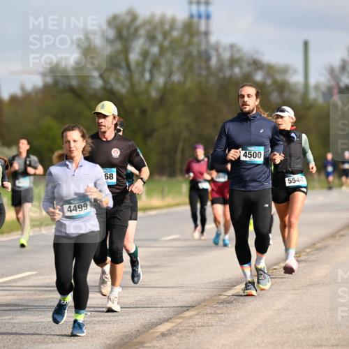 12.04.2026 - 45. Internationalen Wilhelmsburger Insellauf Dr. Thomas Lammeyer http://msf.ph/oto/9434963 12.04.2026 09:22:58 Laufen 574, 4499, 68, 4500, 5544 meine-sportfotos.de