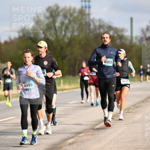 12.04.2026 - 45. Internationalen Wilhelmsburger Insellauf Dr. Thomas Lammeyer http://msf.ph/oto/9434964 12.04.2026 09:22:58 Laufen 5741, 4499, 8, 4500, 5544 meine-sportfotos.de