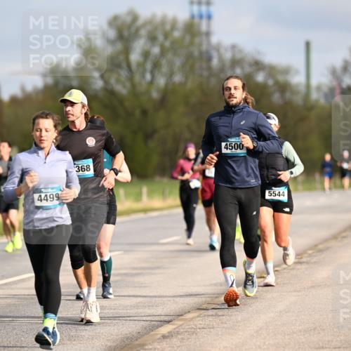 12.04.2026 - 45. Internationalen Wilhelmsburger Insellauf Dr. Thomas Lammeyer http://msf.ph/oto/9434967 12.04.2026 09:22:59 Laufen 4747, 4499, 368, 4500, 5544 meine-sportfotos.de