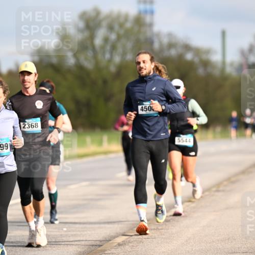 12.04.2026 - 45. Internationalen Wilhelmsburger Insellauf Dr. Thomas Lammeyer http://msf.ph/oto/9434971 12.04.2026 09:22:59 Laufen 4499, 2368, 450, 5544 meine-sportfotos.de