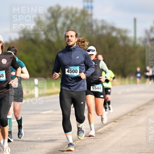 12.04.2026 - 45. Internationalen Wilhelmsburger Insellauf Dr. Thomas Lammeyer http://msf.ph/oto/9434974 12.04.2026 09:23:00 Laufen 4499, 2368, 4500, 5544 meine-sportfotos.de