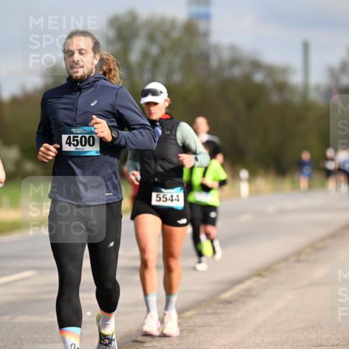 12.04.2026 - 45. Internationalen Wilhelmsburger Insellauf Dr. Thomas Lammeyer http://msf.ph/oto/9434984 12.04.2026 09:23:02 Laufen 3825, 4500, 5544 meine-sportfotos.de