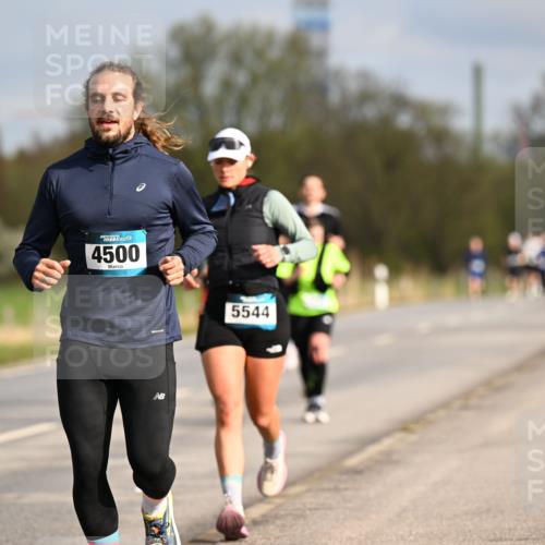 12.04.2026 - 45. Internationalen Wilhelmsburger Insellauf Dr. Thomas Lammeyer http://msf.ph/oto/9434985 12.04.2026 09:23:02 Laufen 3825, 4500, 5544 meine-sportfotos.de