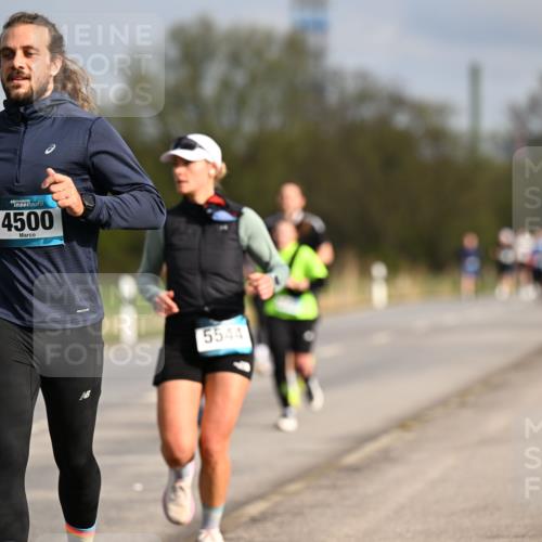 12.04.2026 - 45. Internationalen Wilhelmsburger Insellauf Dr. Thomas Lammeyer http://msf.ph/oto/9434989 12.04.2026 09:23:02 Laufen 325, 4500, 5544 meine-sportfotos.de