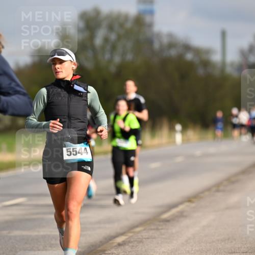 12.04.2026 - 45. Internationalen Wilhelmsburger Insellauf Dr. Thomas Lammeyer http://msf.ph/oto/9434991 12.04.2026 09:23:03 Laufen 4500, 5544 meine-sportfotos.de