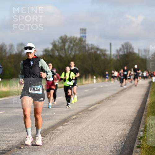 12.04.2026 - 45. Internationalen Wilhelmsburger Insellauf Dr. Thomas Lammeyer http://msf.ph/oto/9434995 12.04.2026 09:23:04 Laufen 4500, 5544 meine-sportfotos.de