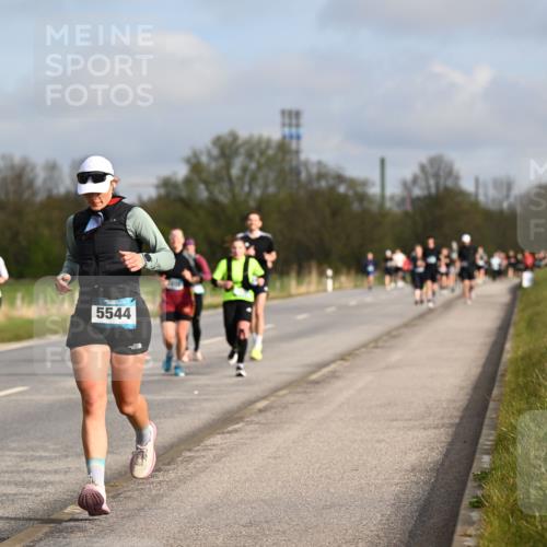 12.04.2026 - 45. Internationalen Wilhelmsburger Insellauf Dr. Thomas Lammeyer http://msf.ph/oto/9434996 12.04.2026 09:23:04 Laufen 4500, 5544 meine-sportfotos.de