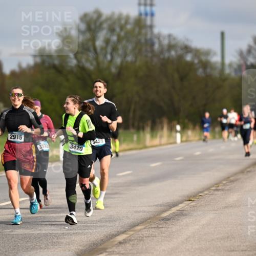 12.04.2026 - 45. Internationalen Wilhelmsburger Insellauf Dr. Thomas Lammeyer http://msf.ph/oto/9434999 12.04.2026 09:23:05 Laufen 2915, 3572, 3420, 3459 meine-sportfotos.de