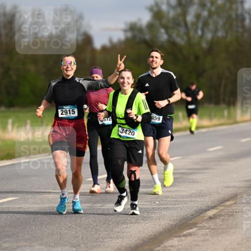 12.04.2026 - 45. Internationalen Wilhelmsburger Insellauf Dr. Thomas Lammeyer http://msf.ph/oto/9435002 12.04.2026 09:23:06 Laufen 2915, 5572, 3420, 459 meine-sportfotos.de