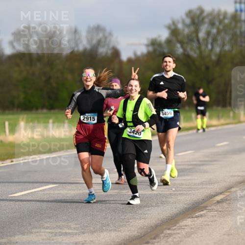 12.04.2026 - 45. Internationalen Wilhelmsburger Insellauf Dr. Thomas Lammeyer http://msf.ph/oto/9435004 12.04.2026 09:23:06 Laufen 2915, 3420, 3459 meine-sportfotos.de