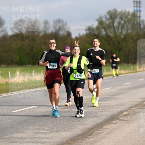 12.04.2026 - 45. Internationalen Wilhelmsburger Insellauf Dr. Thomas Lammeyer http://msf.ph/oto/9435005 12.04.2026 09:23:07 Laufen 2915, 3, 4, 3420, 3459 meine-sportfotos.de