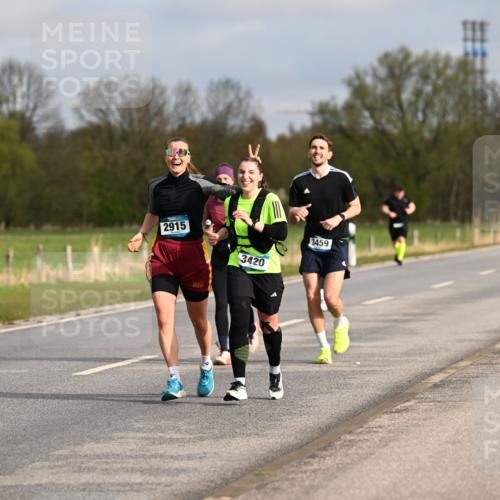 12.04.2026 - 45. Internationalen Wilhelmsburger Insellauf Dr. Thomas Lammeyer http://msf.ph/oto/9435008 12.04.2026 09:23:07 Laufen 2915, 3420, 3459 meine-sportfotos.de
