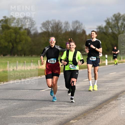 12.04.2026 - 45. Internationalen Wilhelmsburger Insellauf Dr. Thomas Lammeyer http://msf.ph/oto/9435012 12.04.2026 09:23:08 Laufen 4069, 2915, 3420, 3459 meine-sportfotos.de