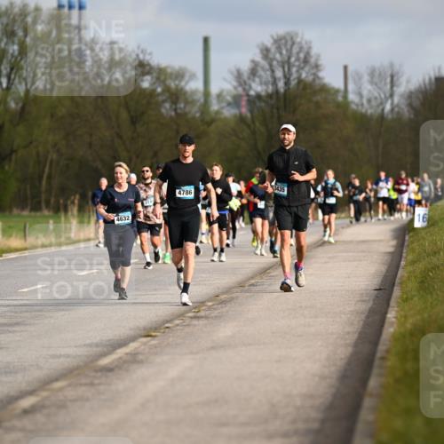 12.04.2026 - 45. Internationalen Wilhelmsburger Insellauf Dr. Thomas Lammeyer http://msf.ph/oto/9435020 12.04.2026 09:23:14 Laufen 4632, 314, 4786, 3435, 16 meine-sportfotos.de