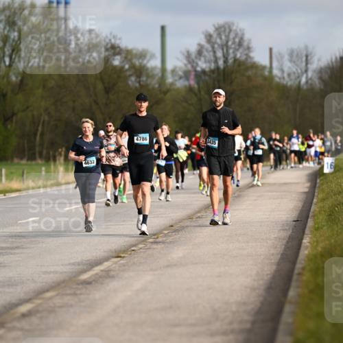 12.04.2026 - 45. Internationalen Wilhelmsburger Insellauf Dr. Thomas Lammeyer http://msf.ph/oto/9435025 12.04.2026 09:23:15 Laufen 4632, 4786, 3435, 16 meine-sportfotos.de