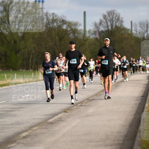 12.04.2026 - 45. Internationalen Wilhelmsburger Insellauf Dr. Thomas Lammeyer http://msf.ph/oto/9435028 12.04.2026 09:23:15 Laufen 4632, 4786, 3435, 16 meine-sportfotos.de