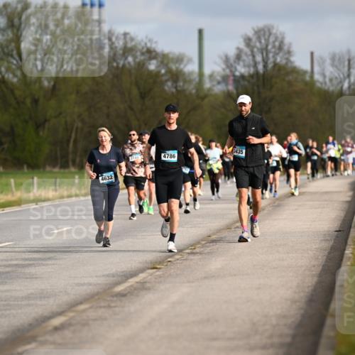 12.04.2026 - 45. Internationalen Wilhelmsburger Insellauf Dr. Thomas Lammeyer http://msf.ph/oto/9435029 12.04.2026 09:23:16 Laufen 4632, 3149, 4786, 3435, 16 meine-sportfotos.de