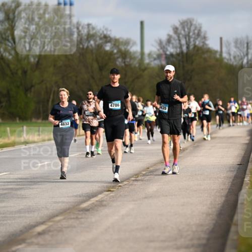 12.04.2026 - 45. Internationalen Wilhelmsburger Insellauf Dr. Thomas Lammeyer http://msf.ph/oto/9435032 12.04.2026 09:23:16 Laufen 4632, 314, 4786, 3435, 16 meine-sportfotos.de