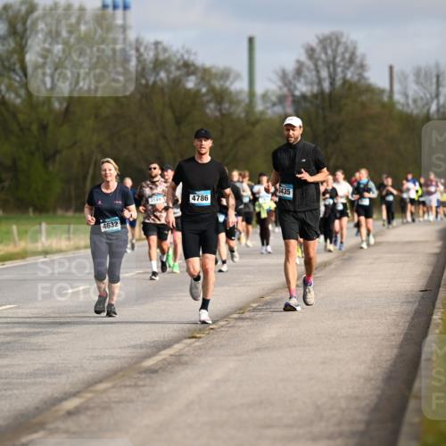 12.04.2026 - 45. Internationalen Wilhelmsburger Insellauf Dr. Thomas Lammeyer http://msf.ph/oto/9435033 12.04.2026 09:23:16 Laufen 4632, 3149, 4786, 3435, 16 meine-sportfotos.de
