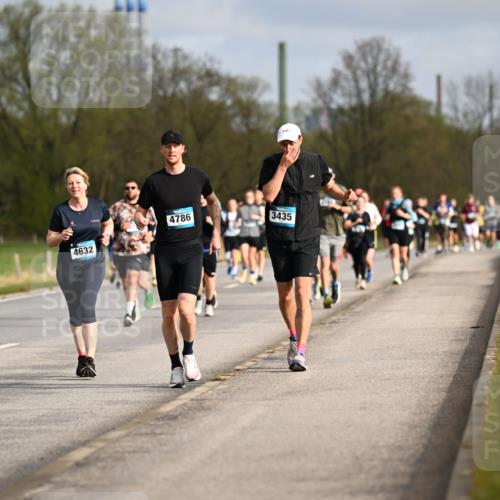 12.04.2026 - 45. Internationalen Wilhelmsburger Insellauf Dr. Thomas Lammeyer http://msf.ph/oto/9435046 12.04.2026 09:23:18 Laufen 4632, 4786, 3435 meine-sportfotos.de