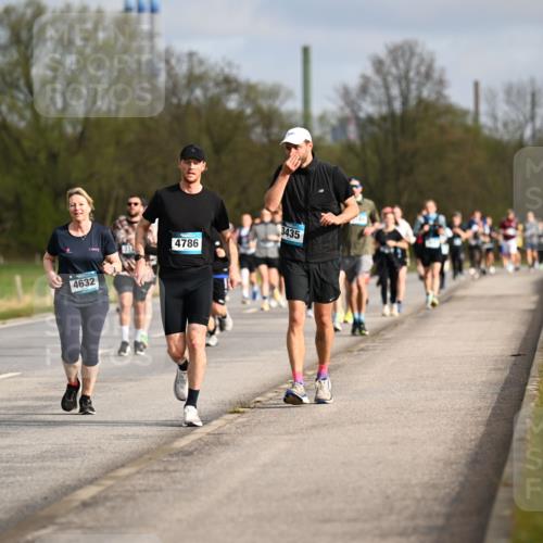 12.04.2026 - 45. Internationalen Wilhelmsburger Insellauf Dr. Thomas Lammeyer http://msf.ph/oto/9435048 12.04.2026 09:23:18 Laufen 4632, 4786, 3435 meine-sportfotos.de