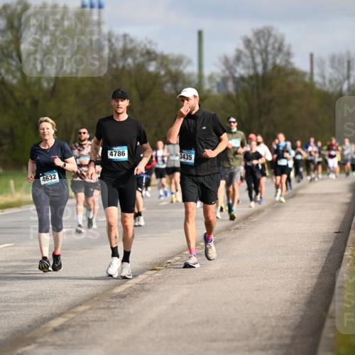 12.04.2026 - 45. Internationalen Wilhelmsburger Insellauf Dr. Thomas Lammeyer http://msf.ph/oto/9435049 12.04.2026 09:23:19 Laufen 4786, 3435, 4632 meine-sportfotos.de