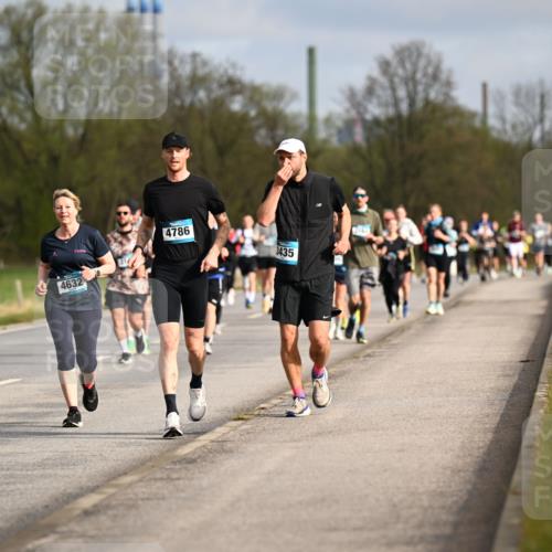 12.04.2026 - 45. Internationalen Wilhelmsburger Insellauf Dr. Thomas Lammeyer http://msf.ph/oto/9435050 12.04.2026 09:23:19 Laufen 4632, 4786, 3435 meine-sportfotos.de