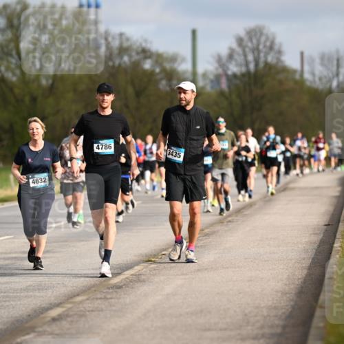 12.04.2026 - 45. Internationalen Wilhelmsburger Insellauf Dr. Thomas Lammeyer http://msf.ph/oto/9435053 12.04.2026 09:23:19 Laufen 4632, 4786, 3435 meine-sportfotos.de
