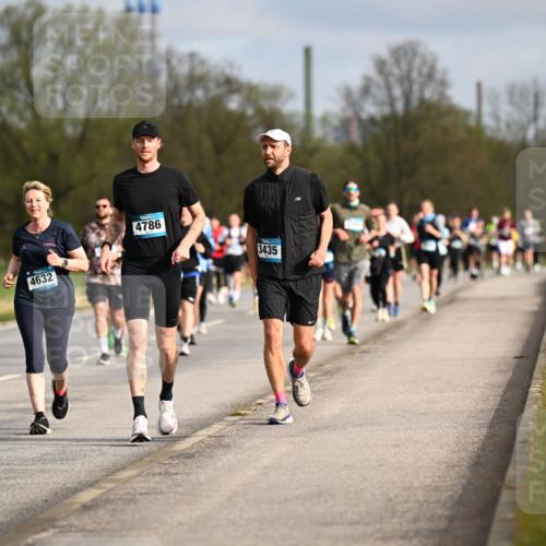 12.04.2026 - 45. Internationalen Wilhelmsburger Insellauf Dr. Thomas Lammeyer http://msf.ph/oto/9435054 12.04.2026 09:23:19 Laufen 4632, 4786, 3435 meine-sportfotos.de