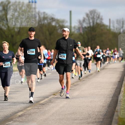 12.04.2026 - 45. Internationalen Wilhelmsburger Insellauf Dr. Thomas Lammeyer http://msf.ph/oto/9435057 12.04.2026 09:23:20 Laufen 4632, 4786, 3435 meine-sportfotos.de