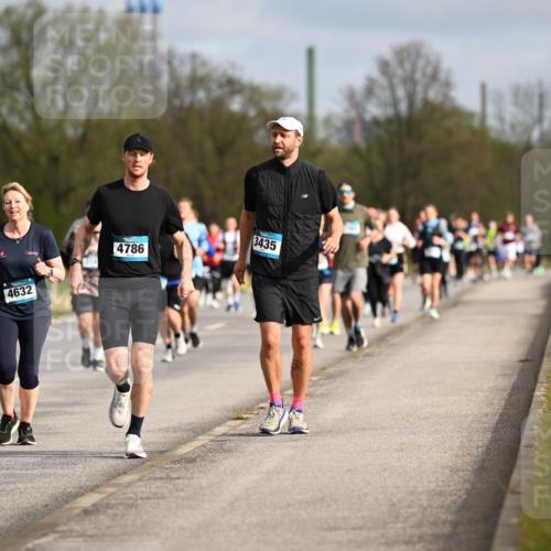 12.04.2026 - 45. Internationalen Wilhelmsburger Insellauf Dr. Thomas Lammeyer http://msf.ph/oto/9435058 12.04.2026 09:23:20 Laufen 4632, 4786, 3435 meine-sportfotos.de