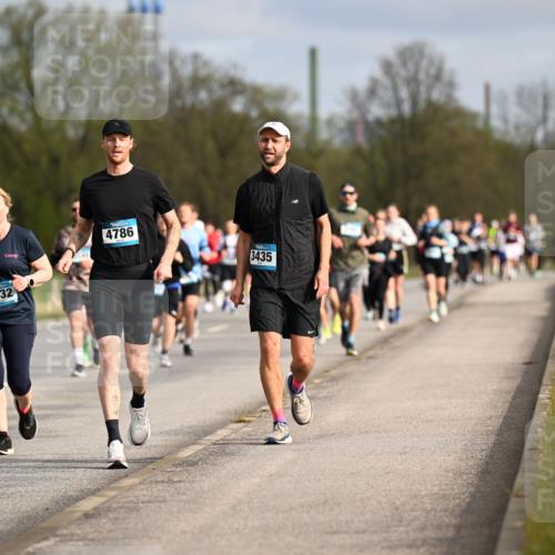 12.04.2026 - 45. Internationalen Wilhelmsburger Insellauf Dr. Thomas Lammeyer http://msf.ph/oto/9435060 12.04.2026 09:23:20 Laufen 4786, 4632, 3435 meine-sportfotos.de