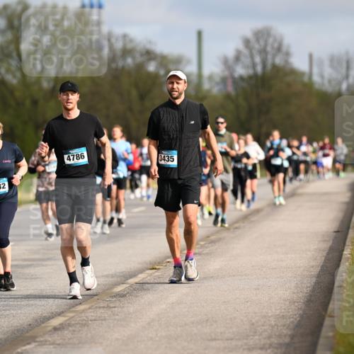 12.04.2026 - 45. Internationalen Wilhelmsburger Insellauf Dr. Thomas Lammeyer http://msf.ph/oto/9435061 12.04.2026 09:23:20 Laufen 4632, 4786, 3435 meine-sportfotos.de