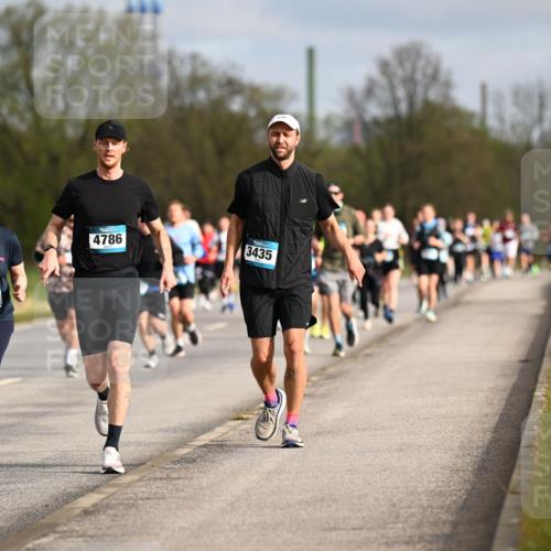 12.04.2026 - 45. Internationalen Wilhelmsburger Insellauf Dr. Thomas Lammeyer http://msf.ph/oto/9435063 12.04.2026 09:23:21 Laufen 4786, 4632, 3435 meine-sportfotos.de