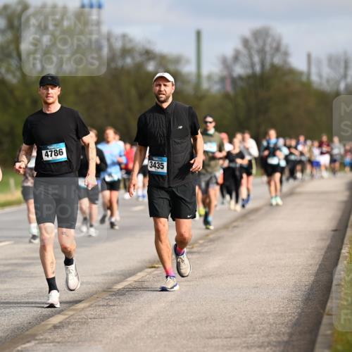 12.04.2026 - 45. Internationalen Wilhelmsburger Insellauf Dr. Thomas Lammeyer http://msf.ph/oto/9435066 12.04.2026 09:23:21 Laufen 4786, 4632, 3435 meine-sportfotos.de