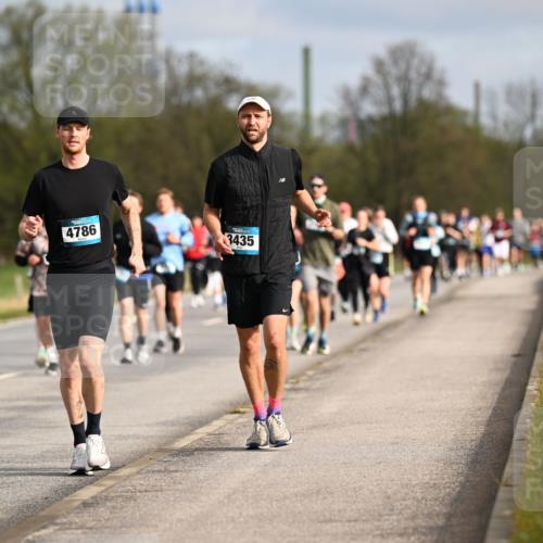 12.04.2026 - 45. Internationalen Wilhelmsburger Insellauf Dr. Thomas Lammeyer http://msf.ph/oto/9435067 12.04.2026 09:23:21 Laufen 4632, 4786, 3435 meine-sportfotos.de