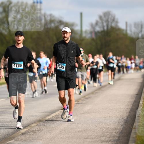 12.04.2026 - 45. Internationalen Wilhelmsburger Insellauf Dr. Thomas Lammeyer http://msf.ph/oto/9435069 12.04.2026 09:23:21 Laufen 4632, 3435, 4786 meine-sportfotos.de