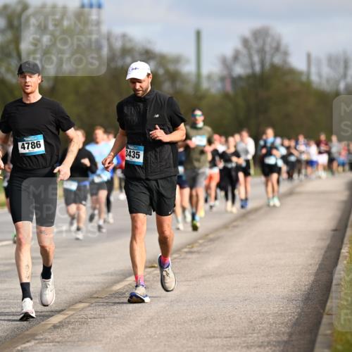 12.04.2026 - 45. Internationalen Wilhelmsburger Insellauf Dr. Thomas Lammeyer http://msf.ph/oto/9435071 12.04.2026 09:23:22 Laufen 4786, 4632, 3435 meine-sportfotos.de