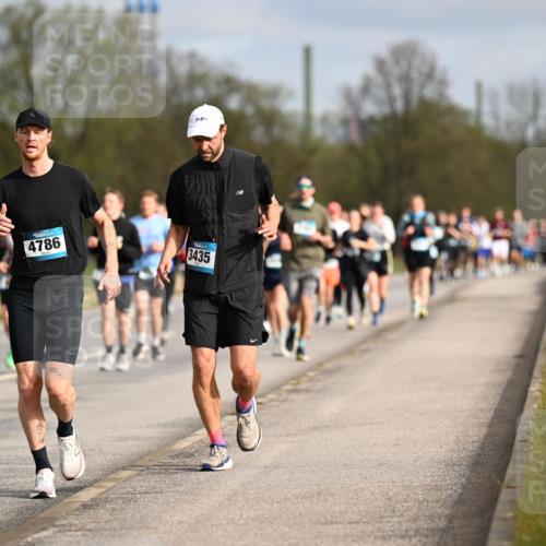 12.04.2026 - 45. Internationalen Wilhelmsburger Insellauf Dr. Thomas Lammeyer http://msf.ph/oto/9435072 12.04.2026 09:23:22 Laufen 4786, 4632, 3435 meine-sportfotos.de