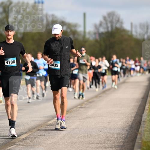 12.04.2026 - 45. Internationalen Wilhelmsburger Insellauf Dr. Thomas Lammeyer http://msf.ph/oto/9435073 12.04.2026 09:23:22 Laufen 4632, 4786, 3435 meine-sportfotos.de