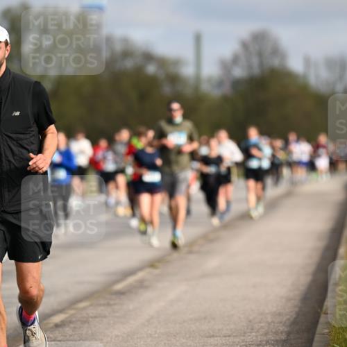12.04.2026 - 45. Internationalen Wilhelmsburger Insellauf Dr. Thomas Lammeyer http://msf.ph/oto/9435092 12.04.2026 09:23:25 Laufen 3435 meine-sportfotos.de