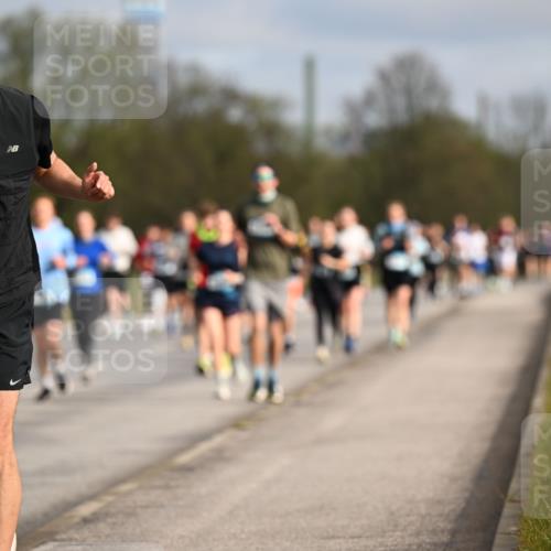 12.04.2026 - 45. Internationalen Wilhelmsburger Insellauf Dr. Thomas Lammeyer http://msf.ph/oto/9435094 12.04.2026 09:23:25 Laufen 3435 meine-sportfotos.de